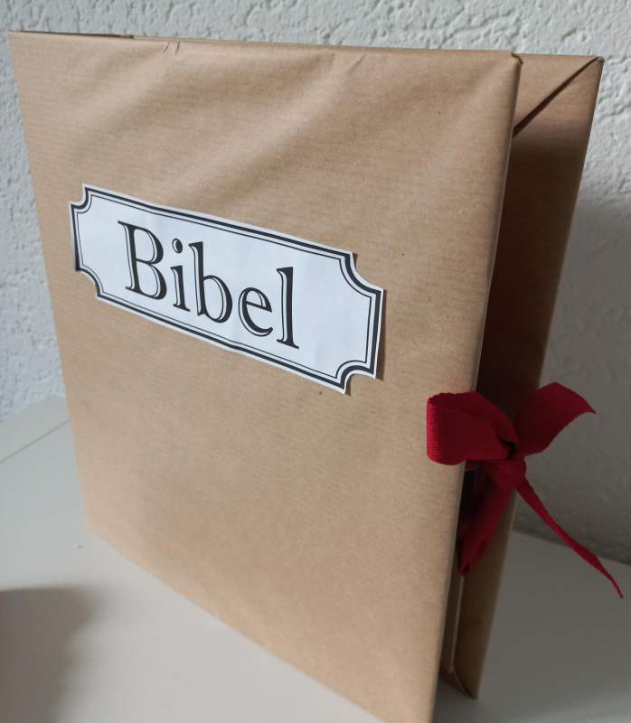 Bild von einer Ordner-Bibel Bild von einer Ordner-Bibel